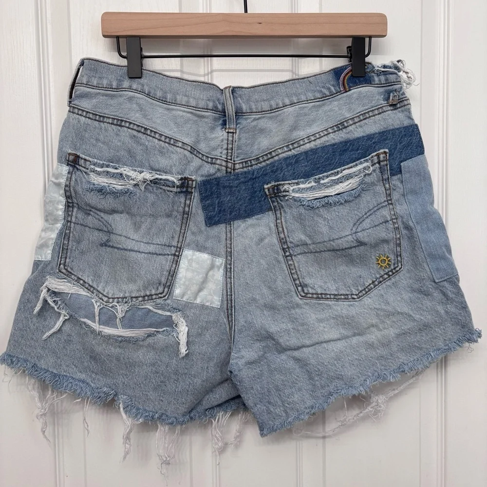 Light Wash Distressed Boyfriend Shorts | American Eagle Size 16 - Picture 2 of 12